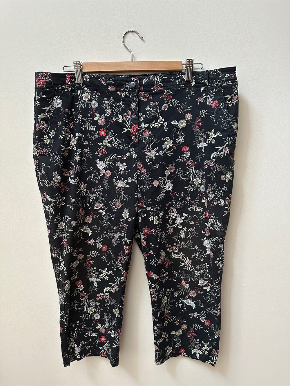 Reitmans Black Floral Capris with Pink & White Blossoms